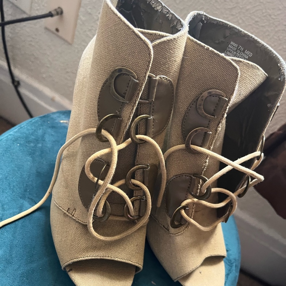 Make me an offer gently used Elle heels